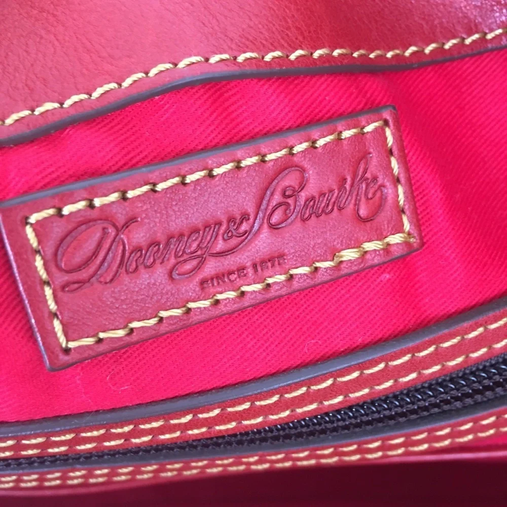 100% Auth Dooney & Bourke Tote Bag Red Leather Locket Clasp